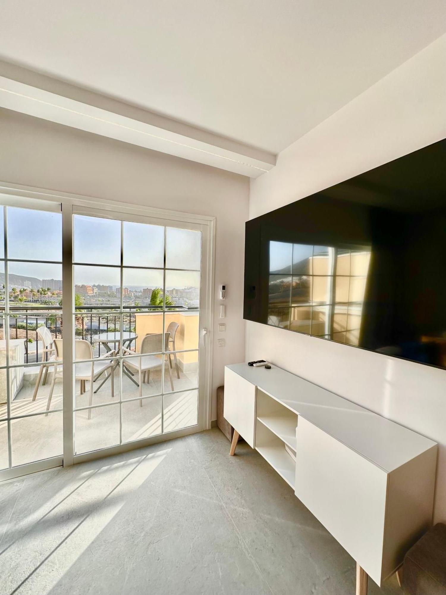 Sunset Apartment 2 & Heated Pool Los Cristianos  Eksteriør billede
